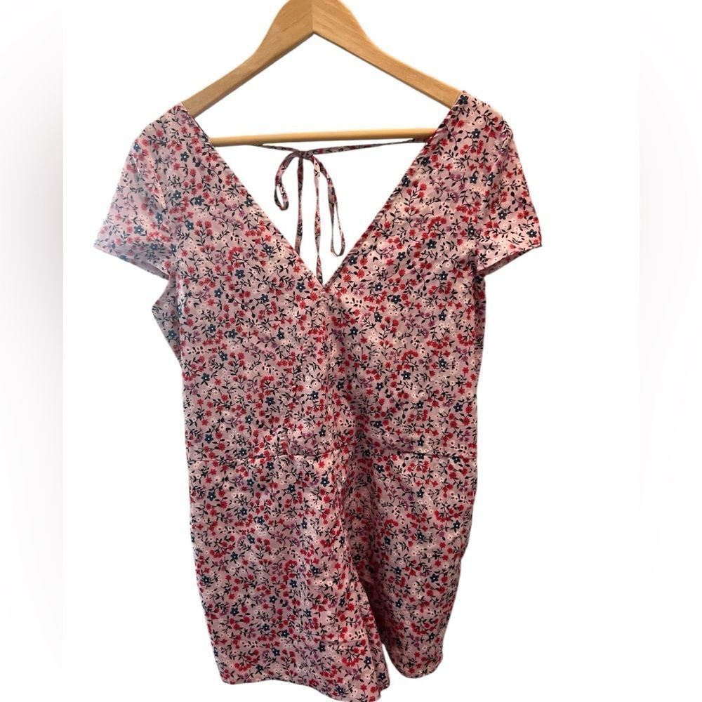 Lulus Pink Floral V-Neck Romper Back Tie Short Sleeve Size Medium